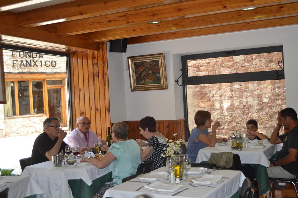 Hostal La Muntanya Castellar De N'Hug Exterior photo